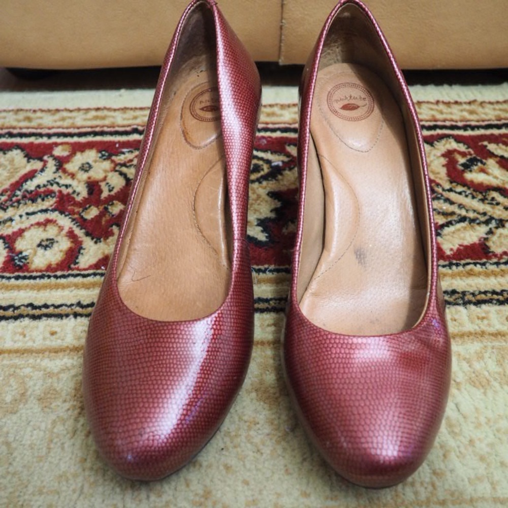 Nurture Dark Red Heels